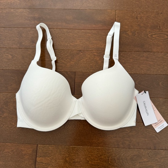 Calvin Klein Other - NWT Calvin Klein Full coverage 32DD bra